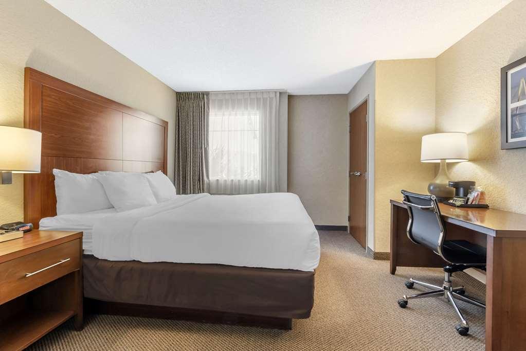 Comfort Inn & Suites Airport Convention Center North Charleston Room photo